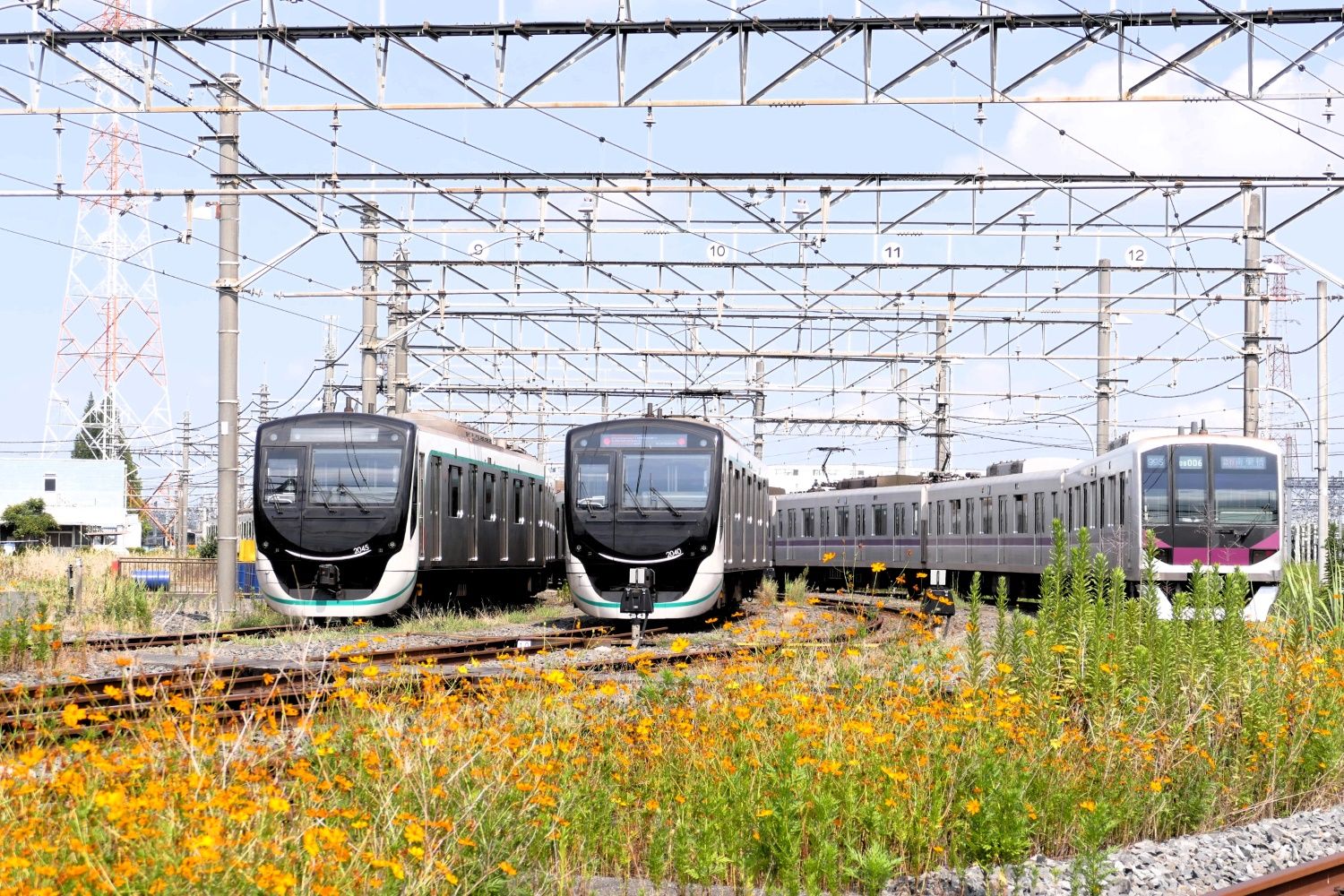 南栗橋で休む東急と東京メトロの車両（記者撮影）