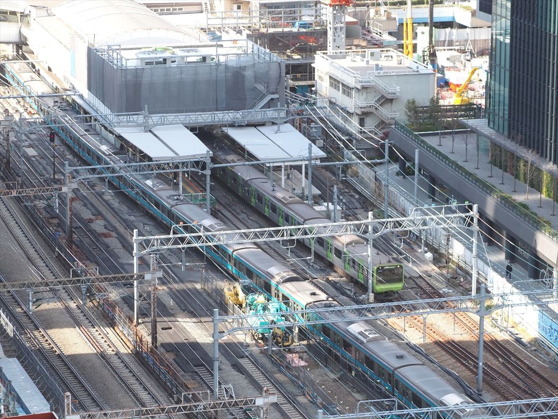 田町駅に発着する山手線と京浜東北線の電車（記者撮影）