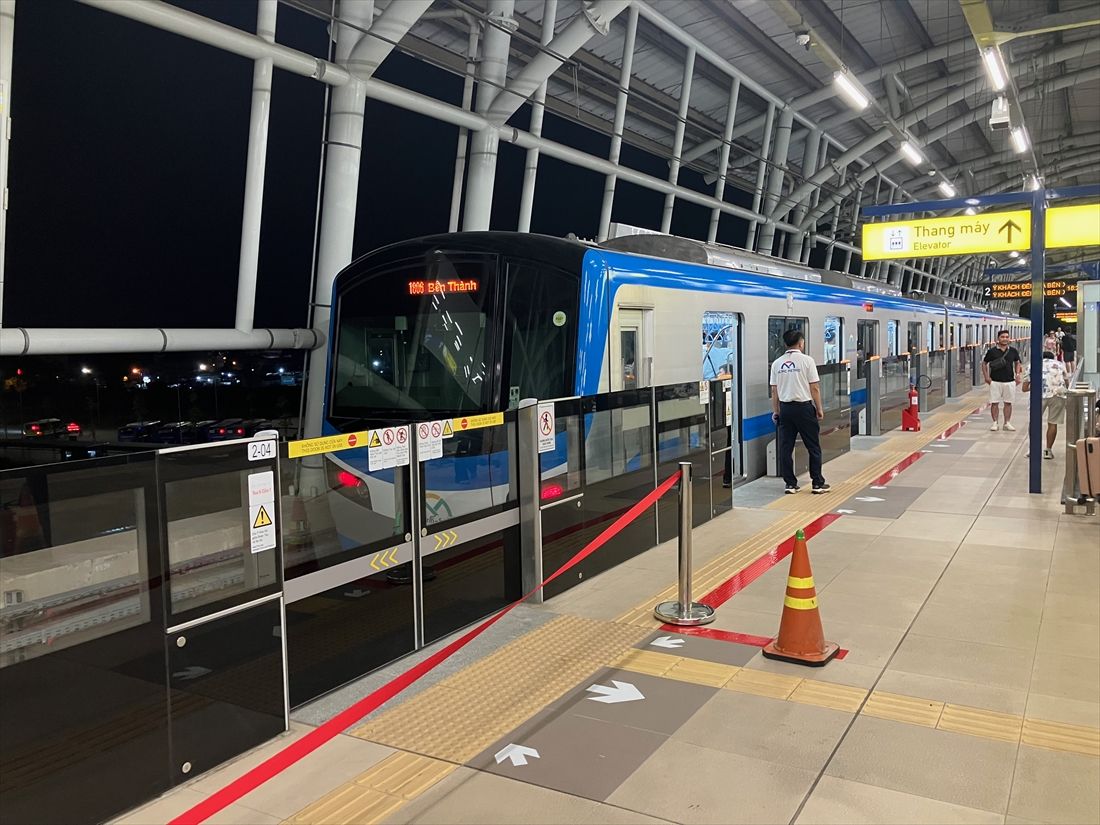 スオイティエン駅に停車する電車（筆者撮影）
