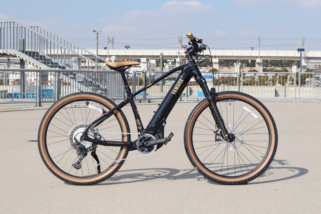 ヤマハの新型スポーツ電動アシスト自転車「クロスコアRV」（写真：筆者撮影）