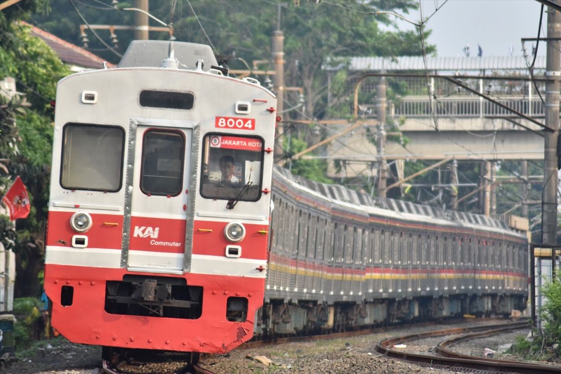 ジャカルタに導入された中でも最古参となる元東急8000系。車齢は50年を超える（筆者撮影）