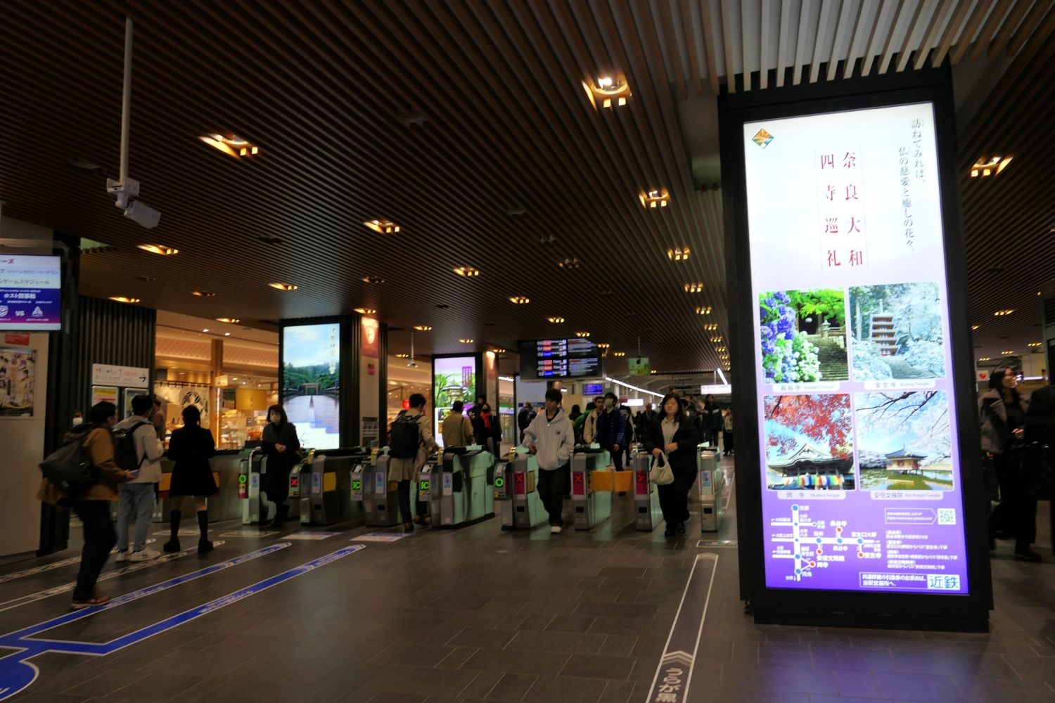 駅のいたるところで奈良方面の観光をPR（記者撮影）