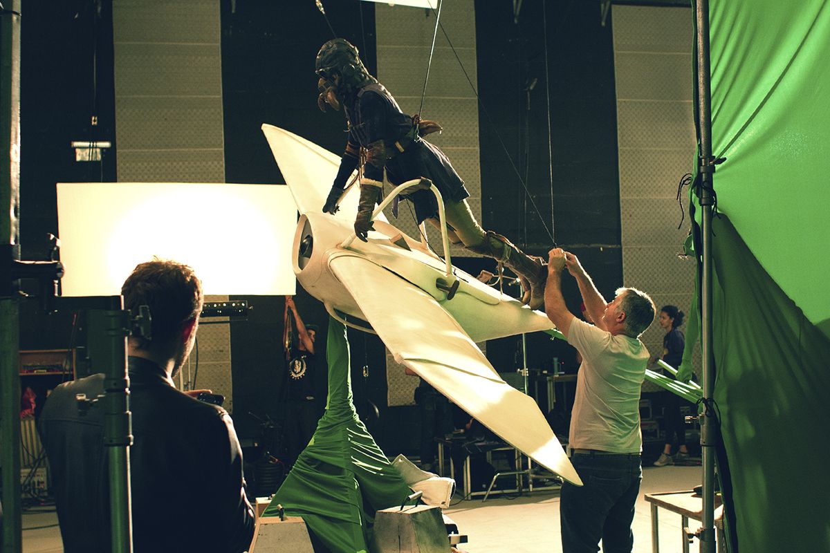 スタジオでのメーヴェ飛行の撮影に臨む制作スタッフたち（写真：Daniel Weber）