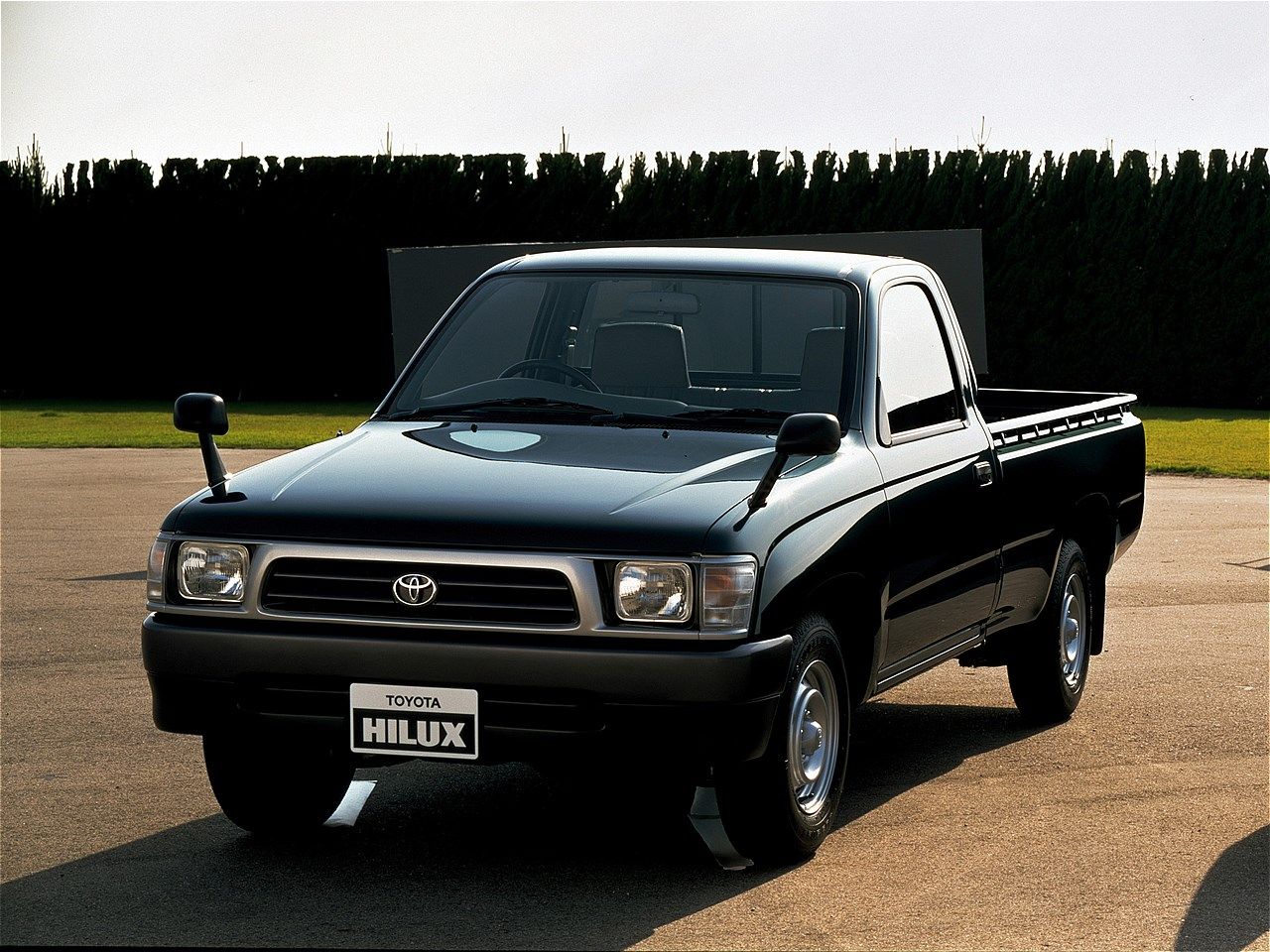 1997年発売の6代目トヨタ「ハイラックス」（写真：トヨタ自動車）