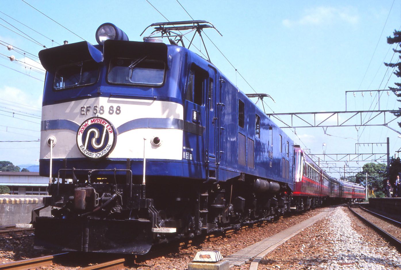 『鉄道ジャーナル』誌200号記念列車の先頭に立つEF58形。客車は「サロンエクスプレス東京」で、大井川鉄道に乗り入れた（撮影：南正時）
