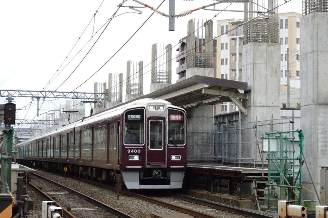高架化工事中の京都線崇禅寺駅（撮影：南正時）