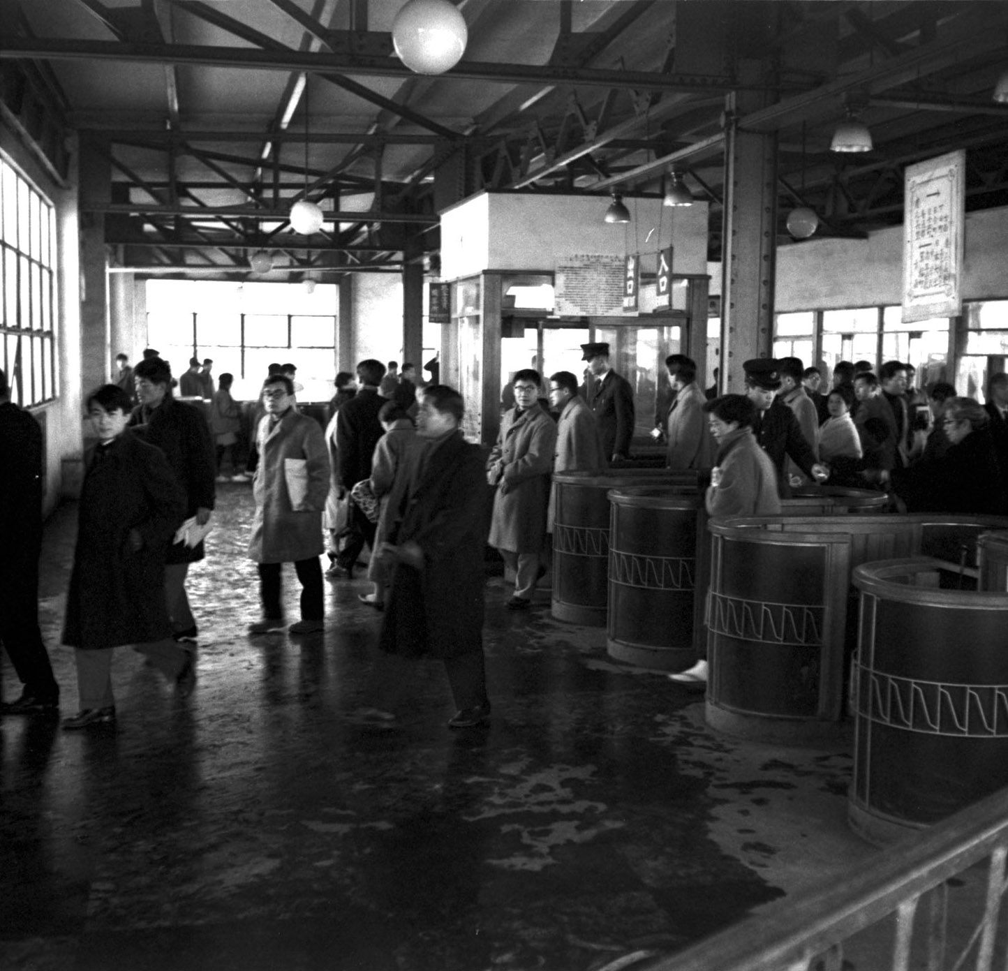 日吉駅のラッシュ　1960年撮影