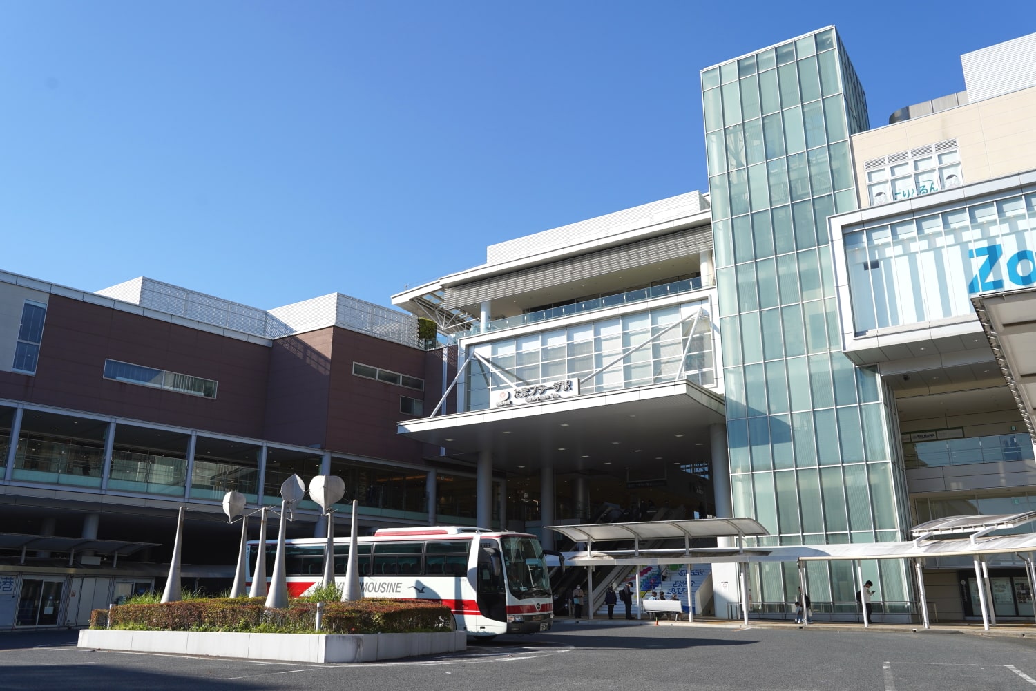 羽田空港行きバスも乗り入れるたまプラーザ駅南口（筆者撮影）