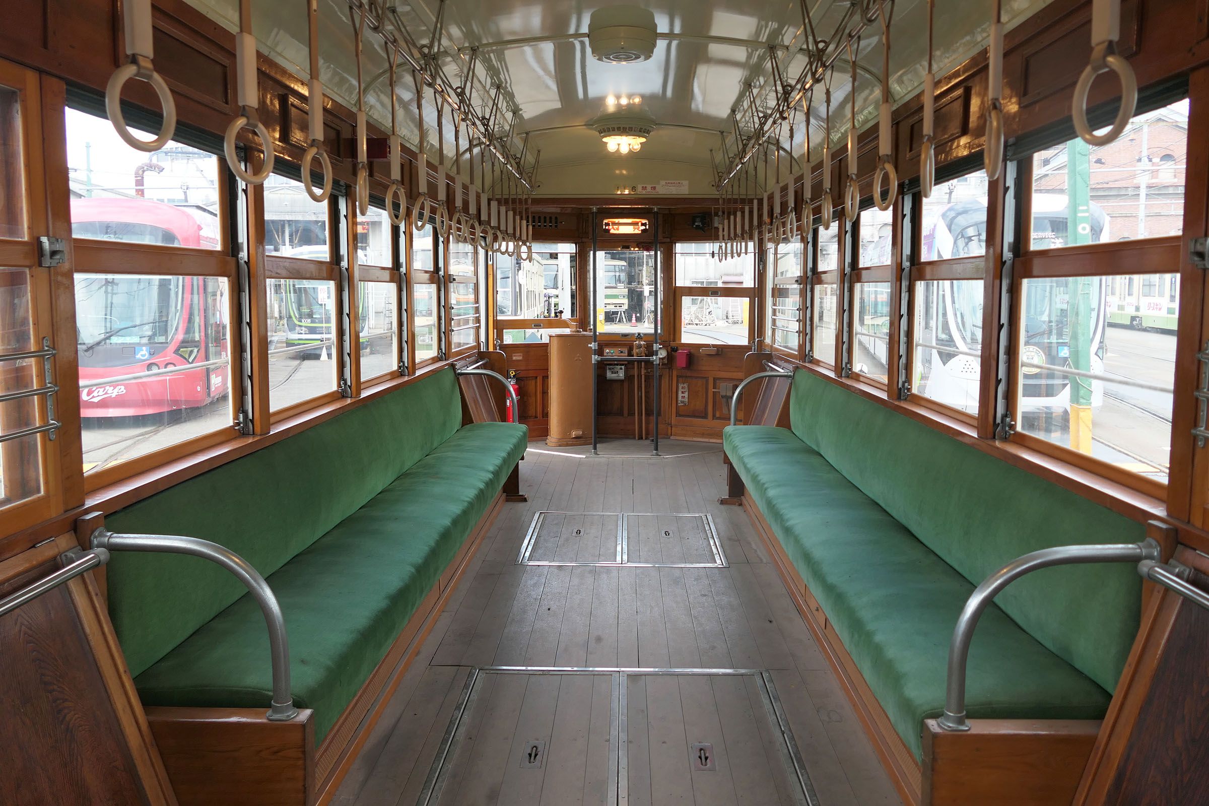 広島電鉄 156号 車内
