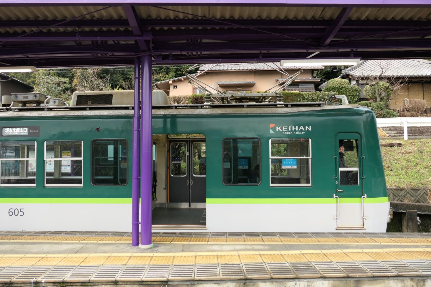 石山寺駅の構内