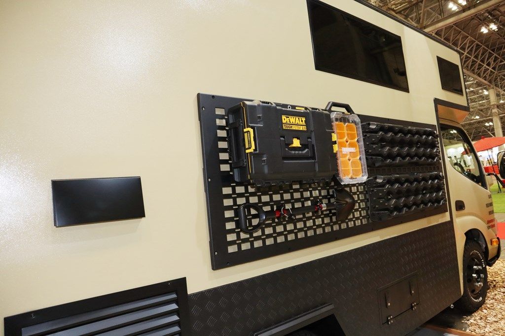 ダイレクトカーズの新作キャンピングカー「DN-75」（写真：筆者撮影）