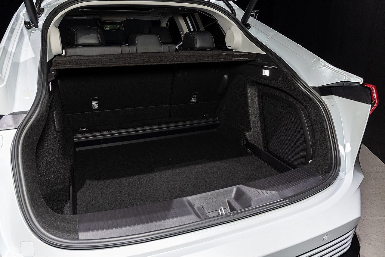 ホンダが2026年春発売を予定している新型BEV「インサイト」（写真：三木 宏章）