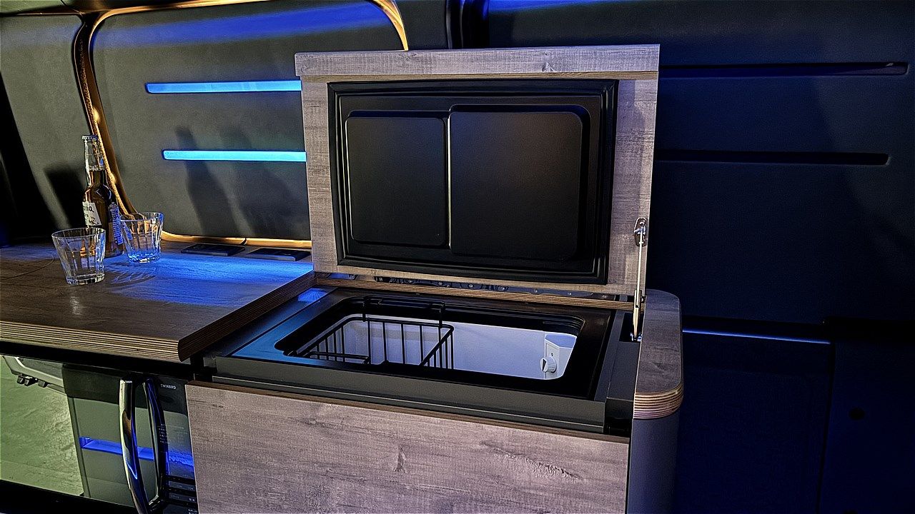 LACホールディングスのBEVキャンピングカー「LAC EVキャンパーC」（写真：LACホールディングス）