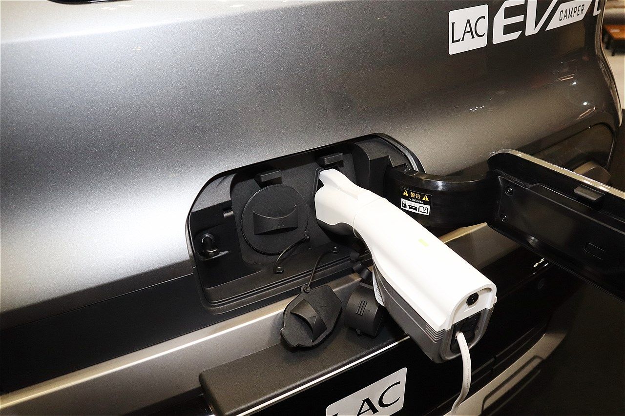 LACホールディングスのBEVキャンピングカー「LAC EVキャンパーC」（写真：筆者撮影）