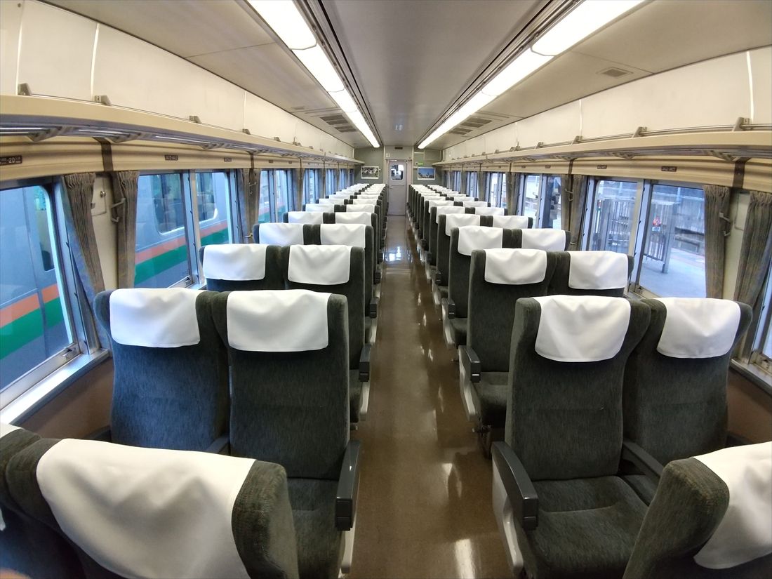 コロナ禍の車内はガラガラだった＝2021年（撮影：南正時）