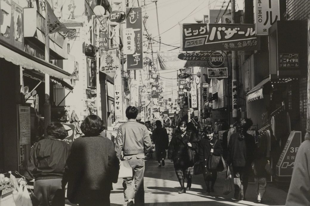 川越市の商店街（写真：1989年02月13日、高橋孫一郎撮影）