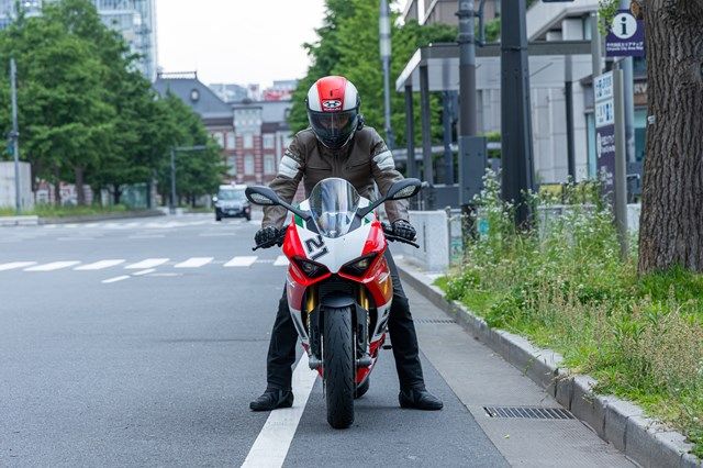 パニガーレV２ベイリス１stチャンピオンシップ20周年記念モデルのディテール（東洋経済オンライン編集部撮影）