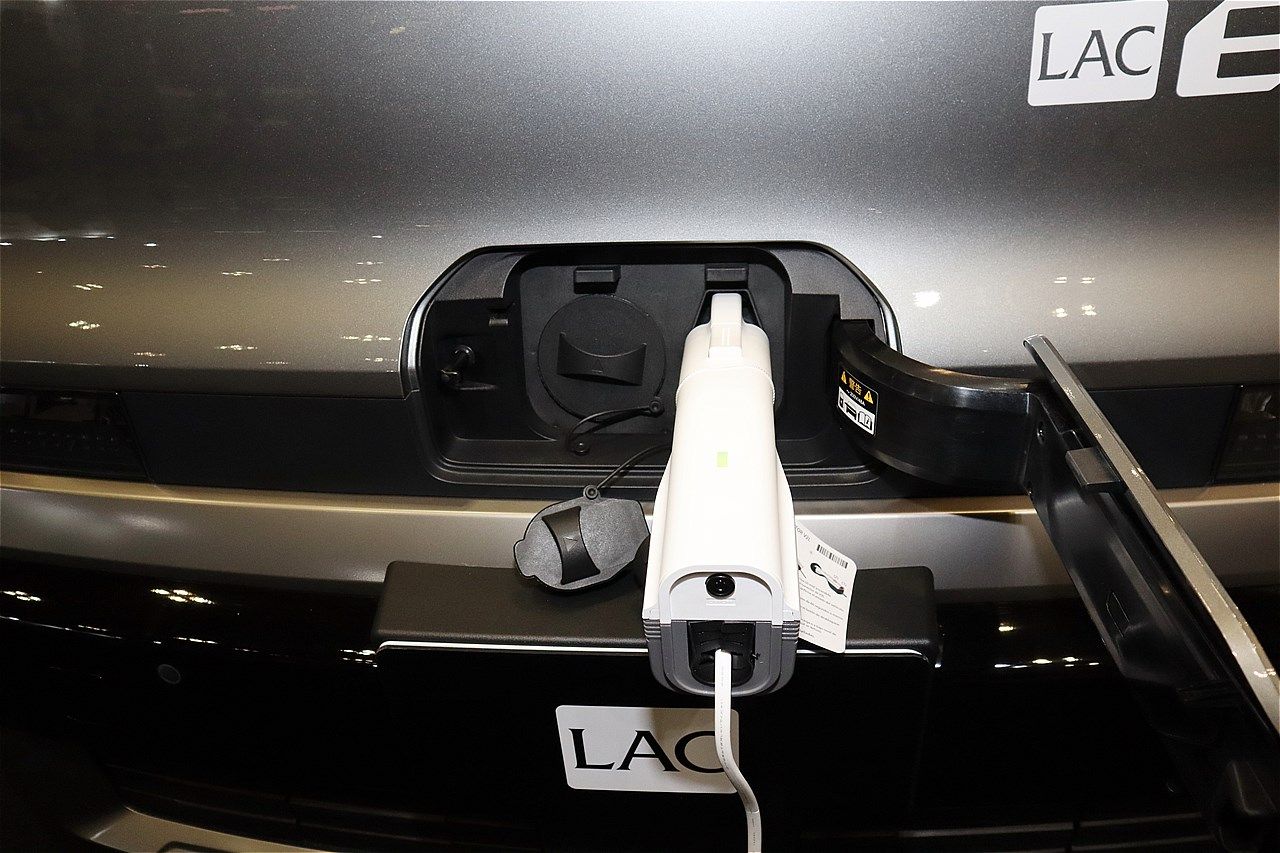 LACホールディングスのBEVキャンピングカー「LAC EVキャンパーC」（写真：筆者撮影）