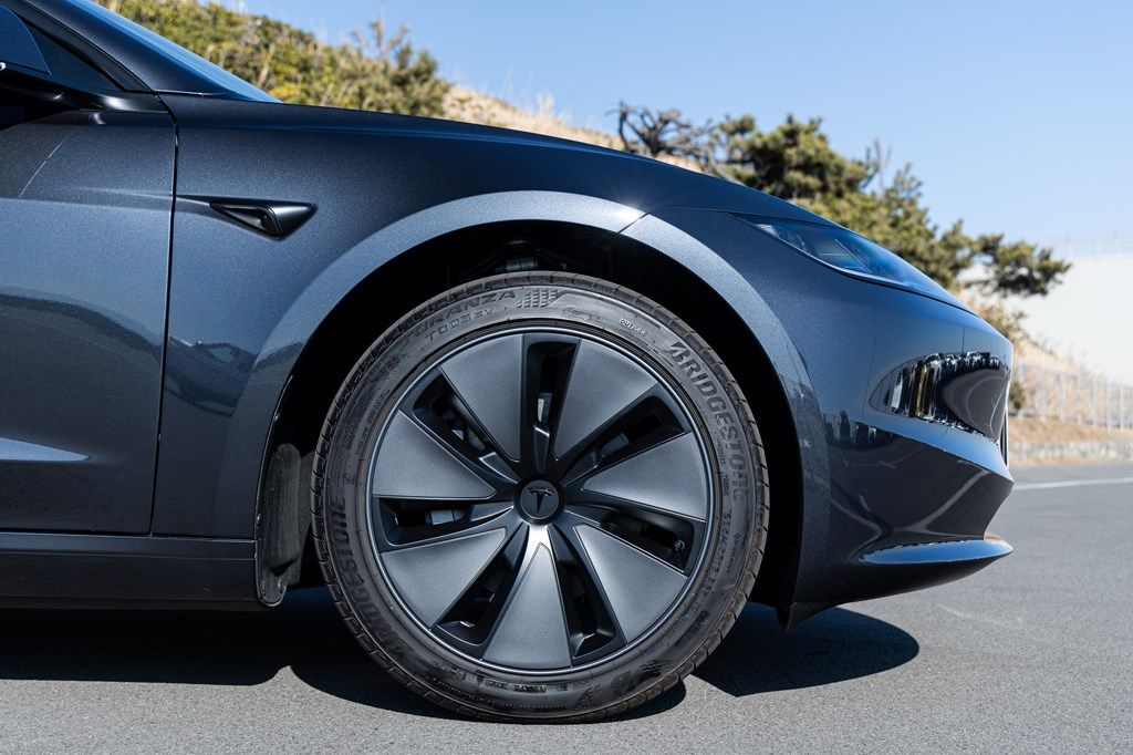 テスラ「Model 3」（写真：三木 宏章）