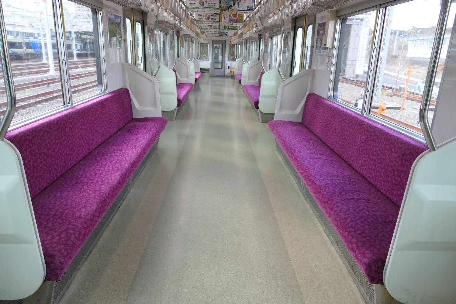 車内は全編成がリニューアルされている（記者撮影）