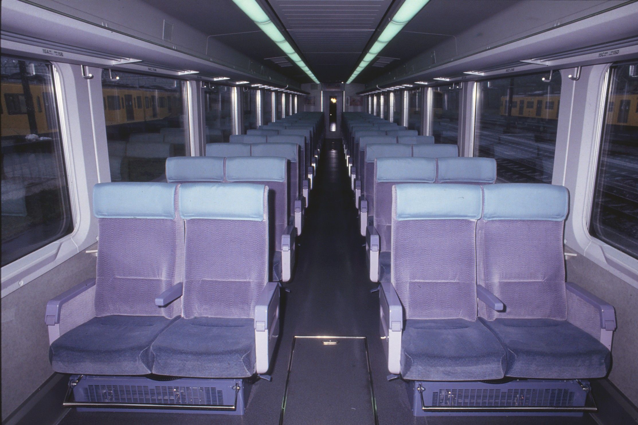 登場時のニューレッドアロー10000系の車内（撮影：南正時）