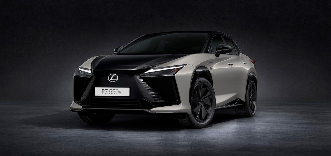 レクサスRZ550e“F SPORT”（写真：トヨタ自動車）