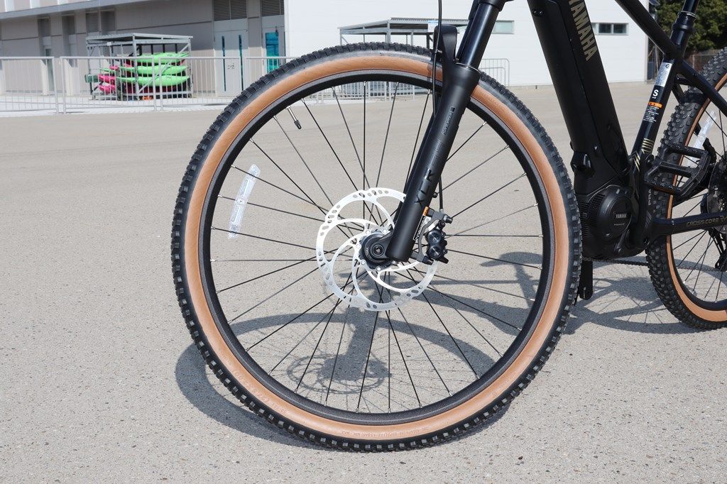 ヤマハの新型スポーツ電動アシスト自転車「クロスコアRV」（写真：筆者撮影）
