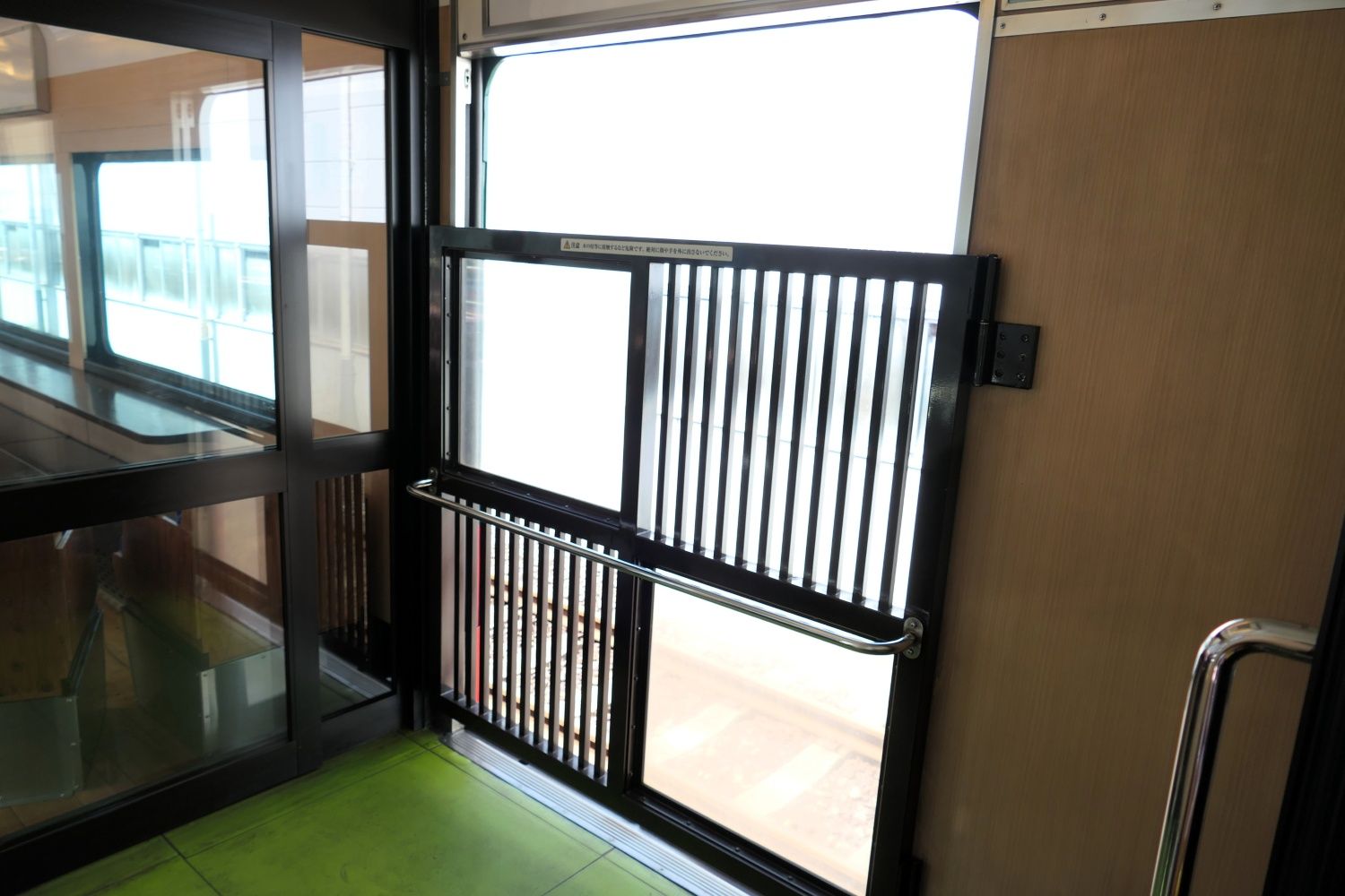 南海電鉄　観光列車「天空」 車内　展望デッキ