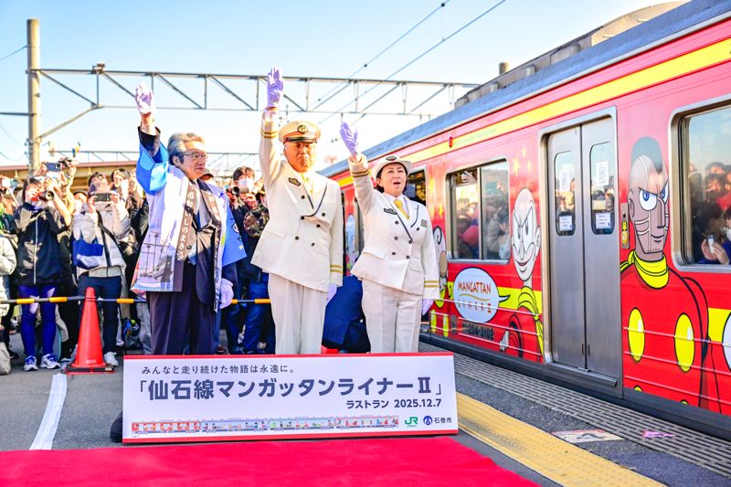 2025年12月7日、マンガッタンライナーIIラストランには大勢の方が詰めかけた。鉄道イベントというよりも石巻が大好きなみなさんが集う、街のお祭りのような雰囲気だった（筆者撮影）