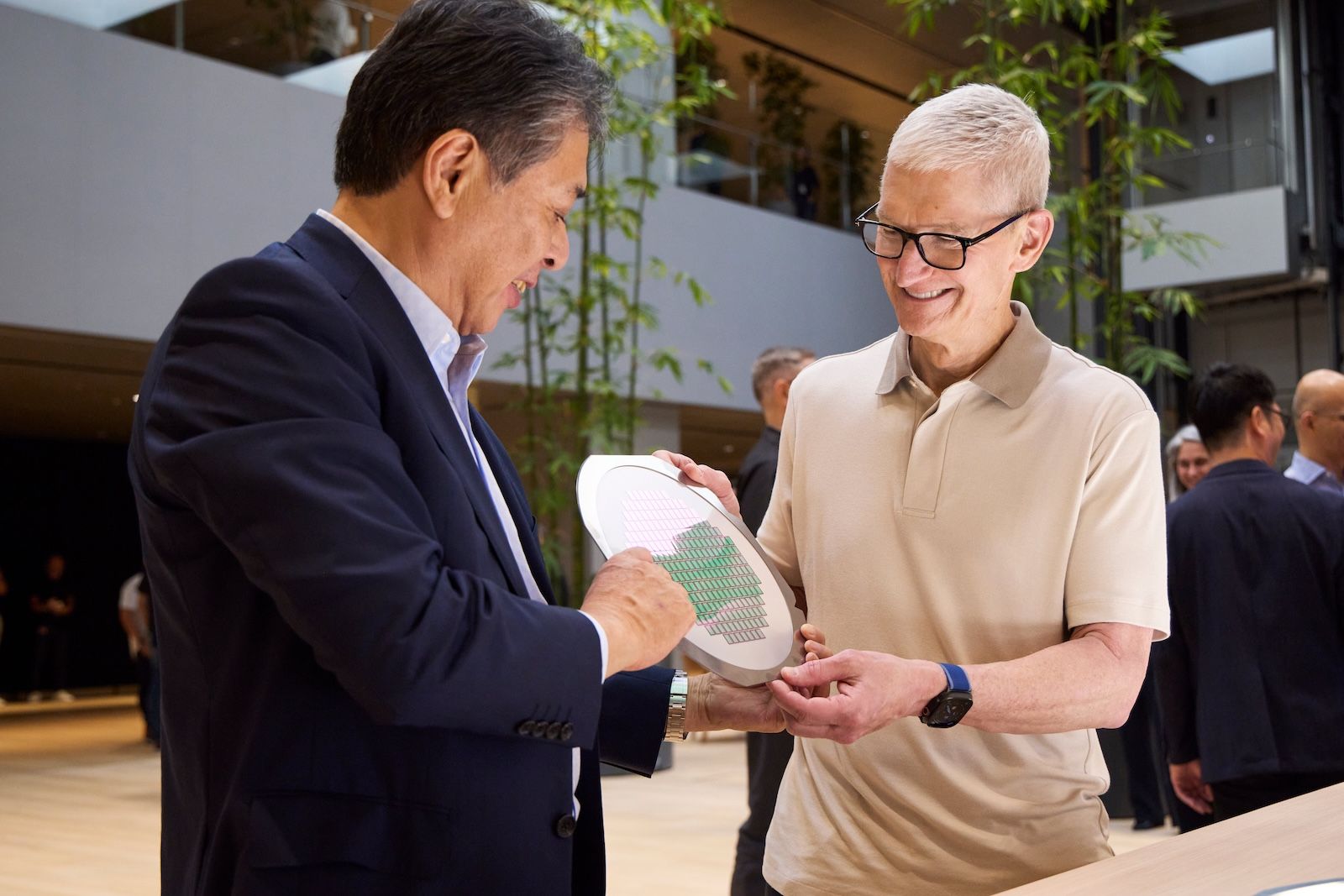 AGC（写真：アップル提供）