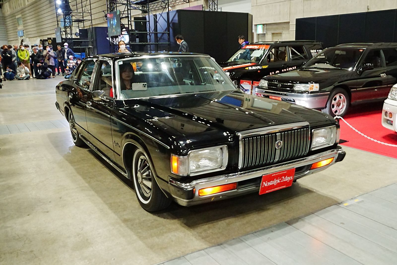 1978年式トヨタ「クラウン4ドアピラードハードトップ2000スーパーサルーンエクストラ」とオーナーの“やまだ”さん（写真：筆者撮影）