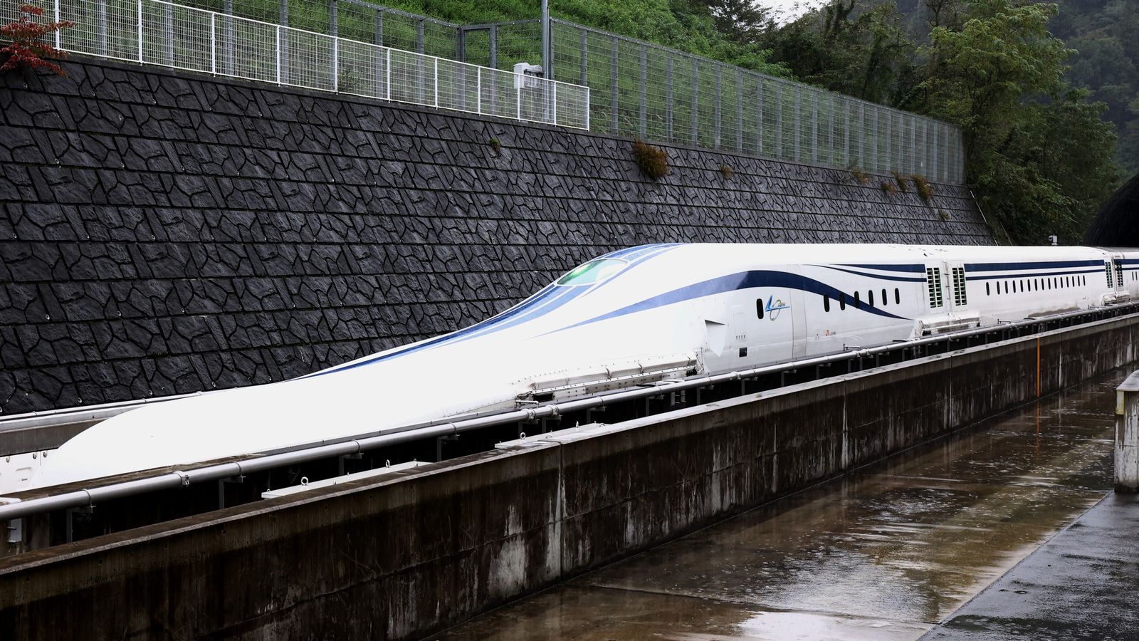 JR東海のリニア中央新幹線「L0系」改良型試験車（撮影：尾形文繁）