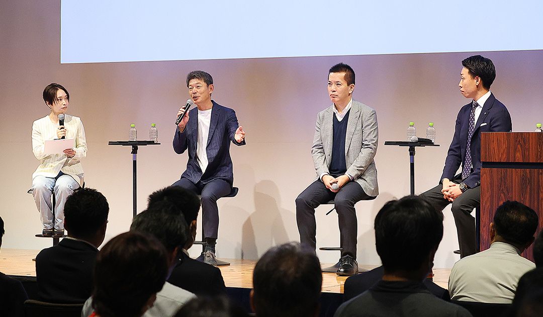 ノンフィクションライター 酒井真弓氏（写真左端）を交えてのセミナーの模様