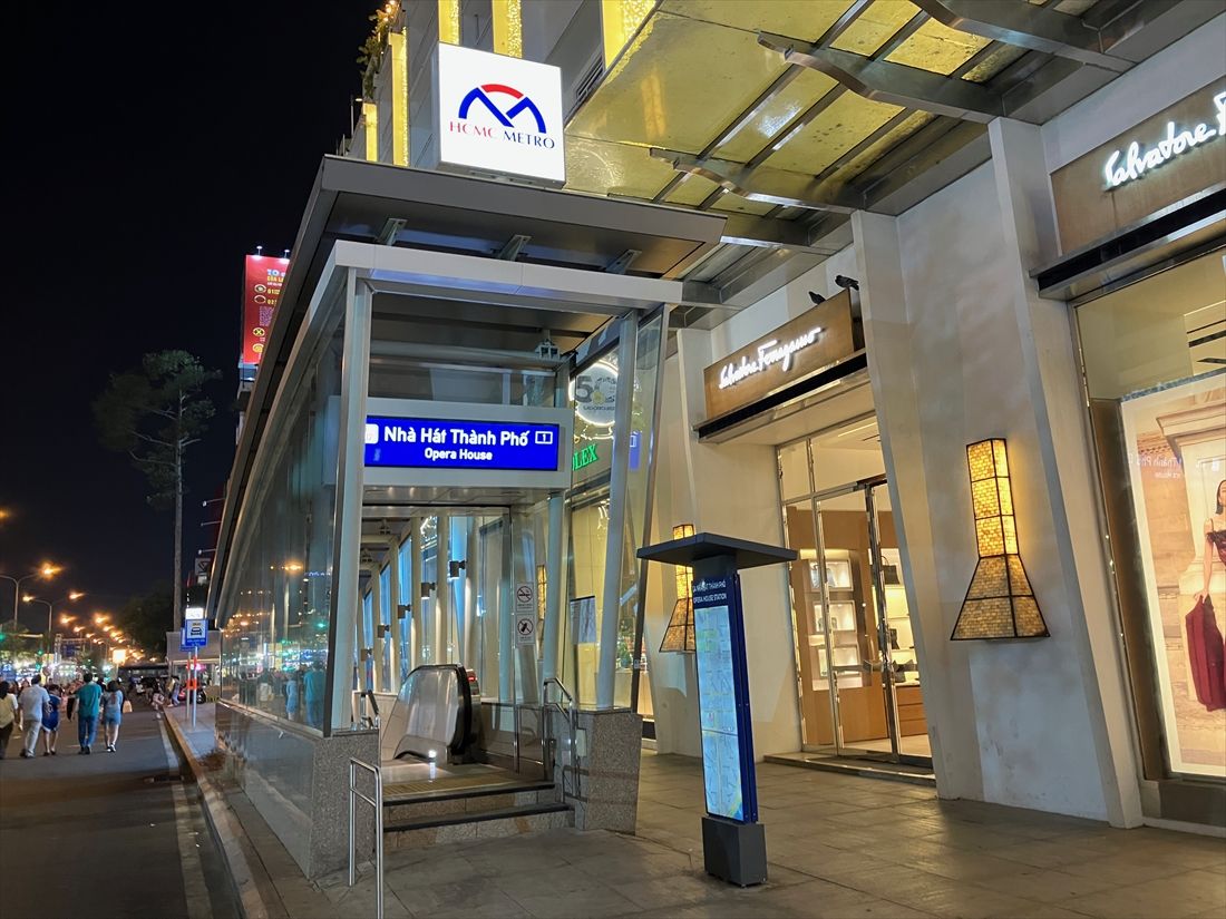 ベンタイン駅の隣、オペラハウス駅の入り口（筆者撮影）