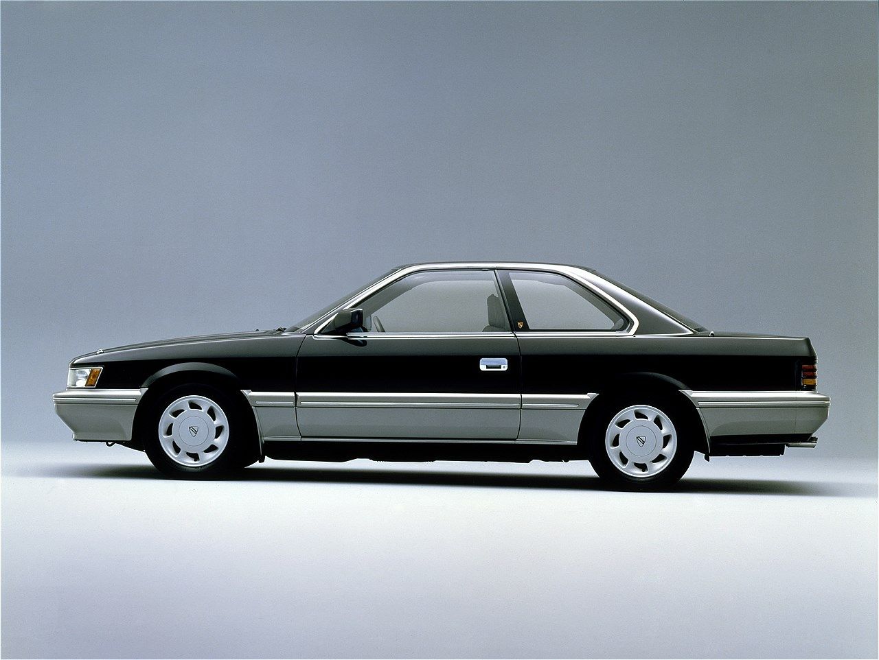 日産の2代目「レパード」（写真：日産自動車）