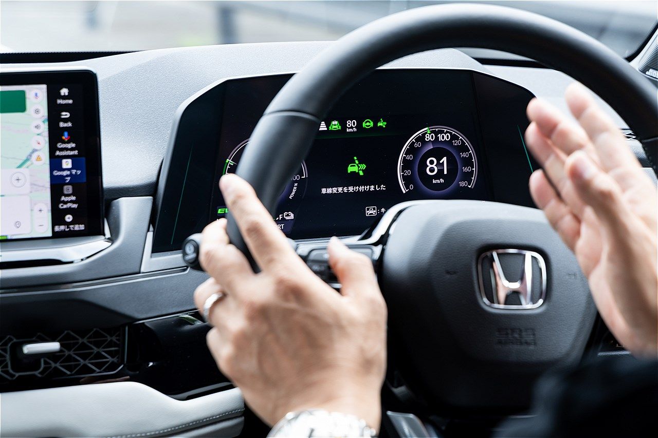 ホンダ量販モデル初のハンズオフ機能を搭載した「アコード e:HEV Honda SENSING 360＋」（写真：三木 宏章）