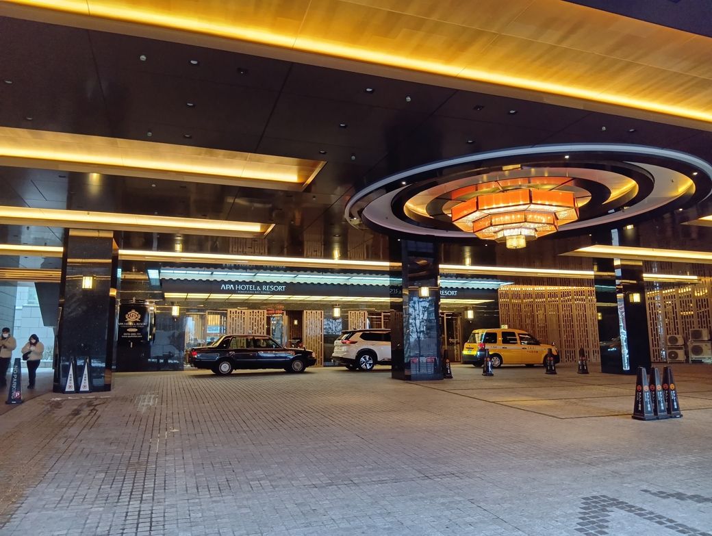 ホテル入り口前（写真：筆者撮影）