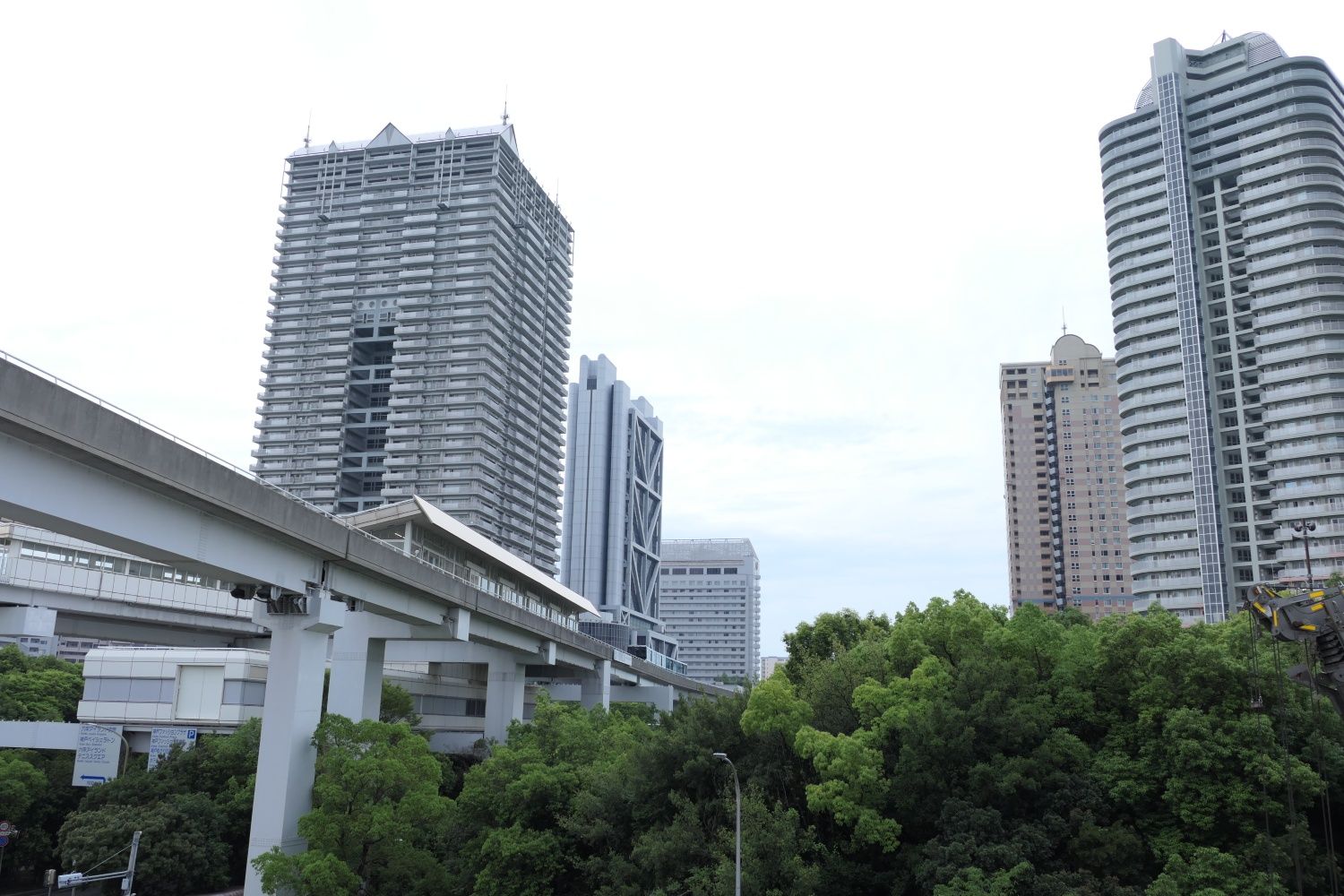 六甲ライナー　アイランド北口駅