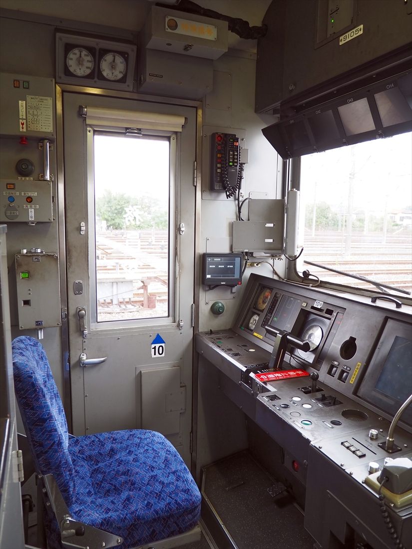 運転台は副都心線乗り入れ対応工事の際にワンハンドルマスコンに変わった（記者撮影）