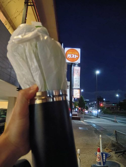 ウーバーではペットボトルの飲み物を運ぶことがある。今後は重宝しそうだ（著者撮影）