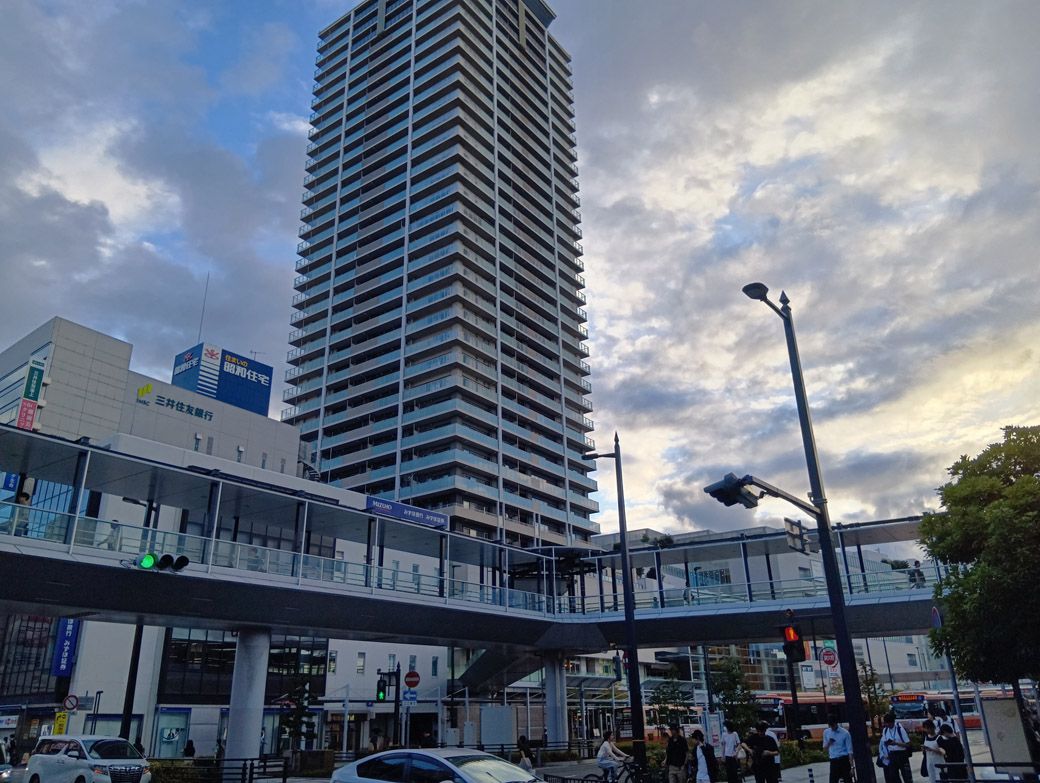 明石駅前にタワマン発見（筆者撮影）