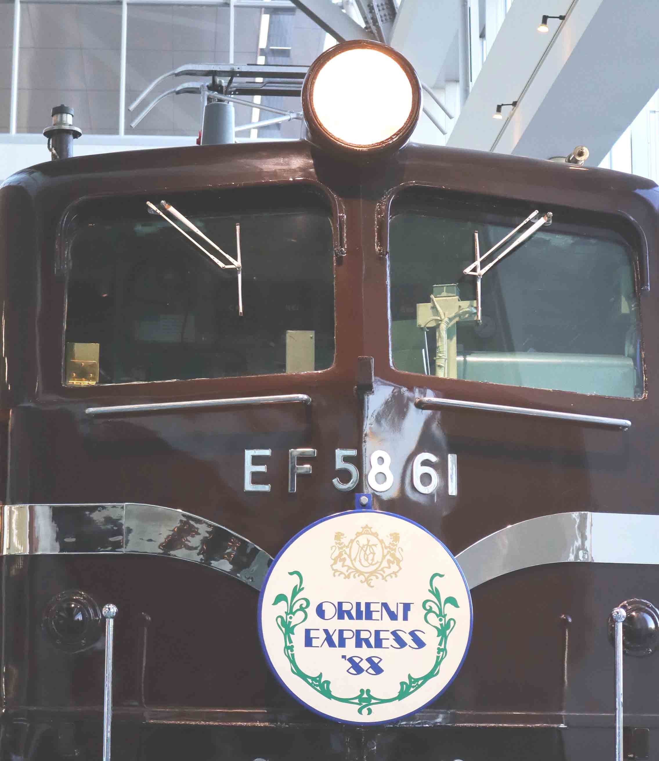 鉄道博物館で「オリエント急行」のヘッドマークを付けたEF58形61号機（撮影：南正時）