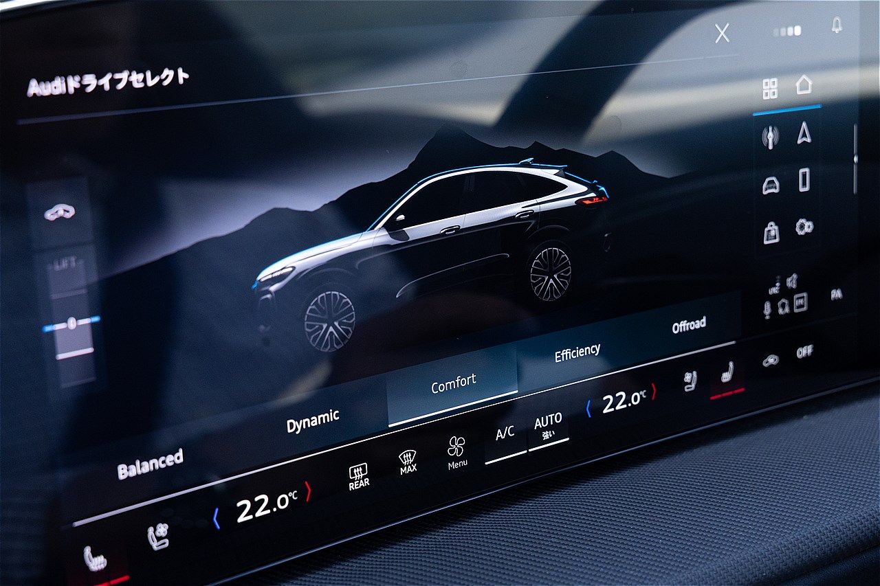 アウディの新型「SQ5スポーツバック」（写真：三木 宏章）