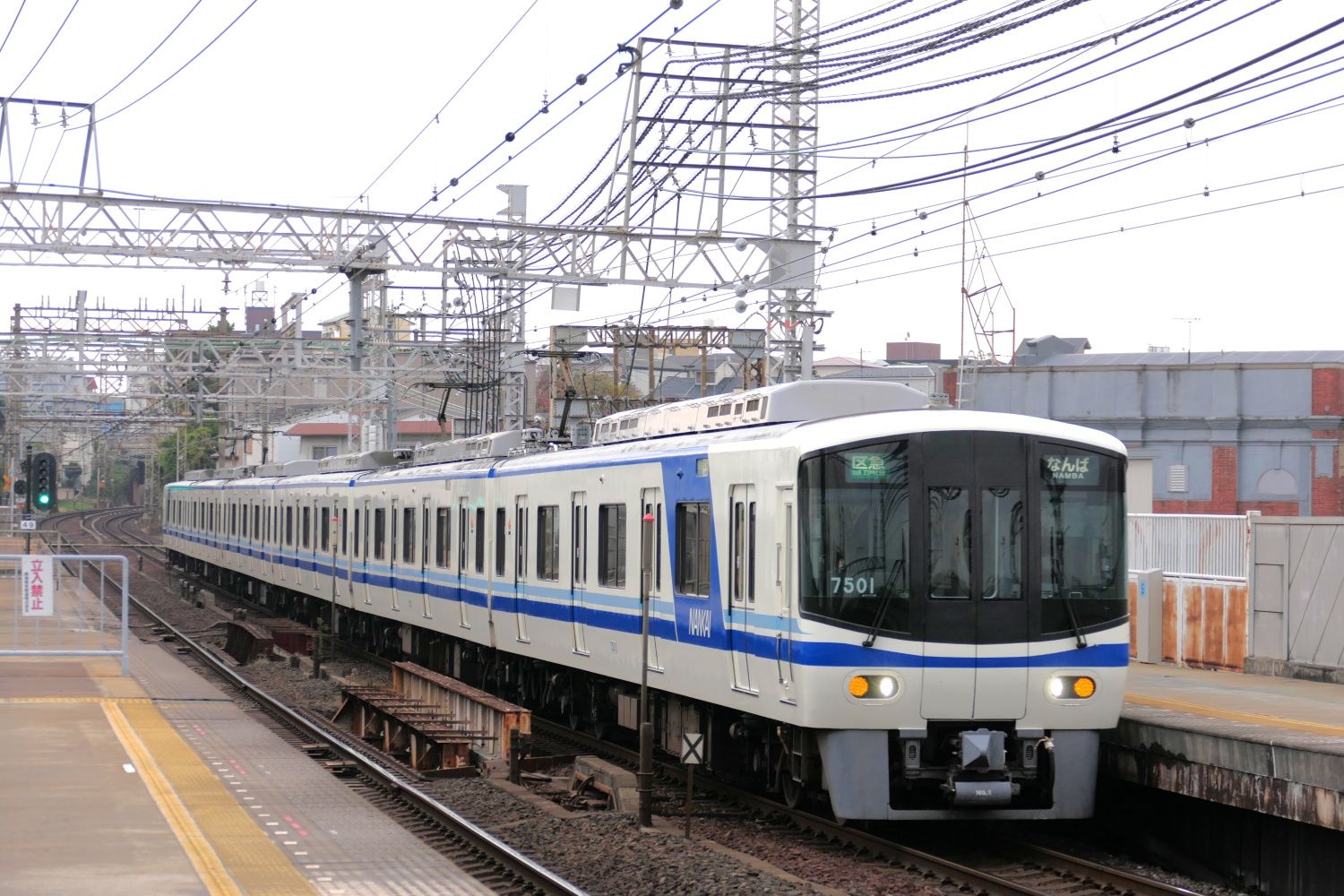 和泉中央方面と結ぶ泉北線の電車も走る（記者撮影）