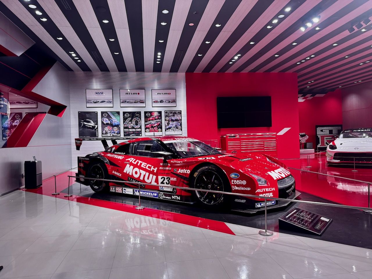 NISMO（ニスモ）やAUTECH（オーテック）などのブランドを展開し、日産車の部品設計・製造・販売・セッティングを行っている日産モータースポーツ＆カスタマイズ（写真：筆者撮影）