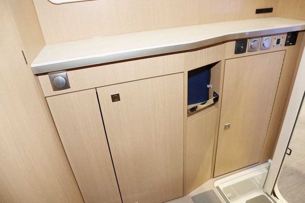 いすゞ「トラヴィオ」をベースにした、バンテックの新型キャンピングカー「コルド リーブス」（写真；筆者撮影）