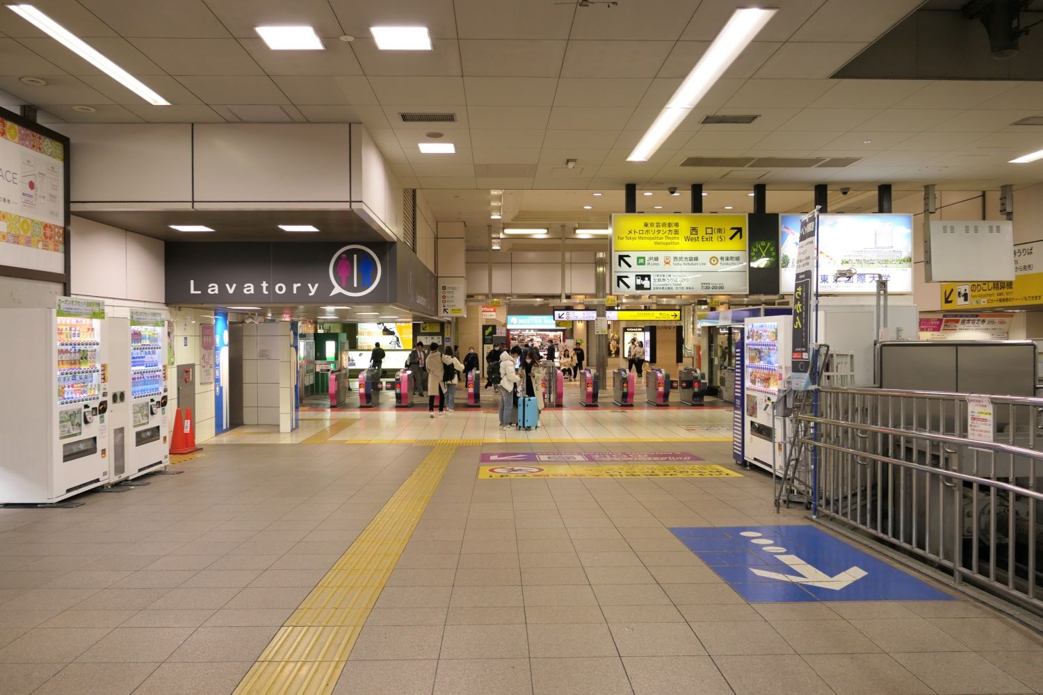 東武東上線の池袋駅南改札