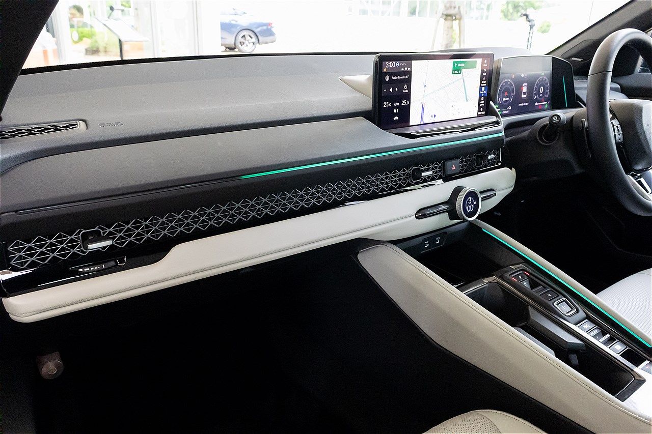 ホンダ量販モデル初のハンズオフ機能を搭載した「アコード e:HEV Honda SENSING 360＋」（写真：三木 宏章）
