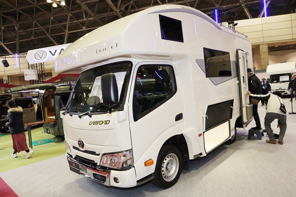 トヨタ「カムロード」をベースにした先代モデルの「コルド リーブス」（写真：筆者撮影）