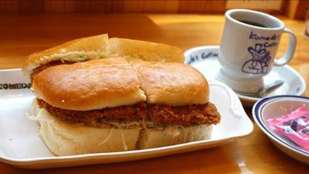 コメダ珈琲店の隠れた名物「カツパン」。実測したところ、高さ7cmもあった（筆者撮影）